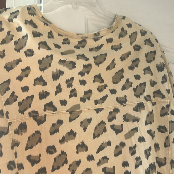 Leopard Print Long Sleeve Top - Picture 4 of 4